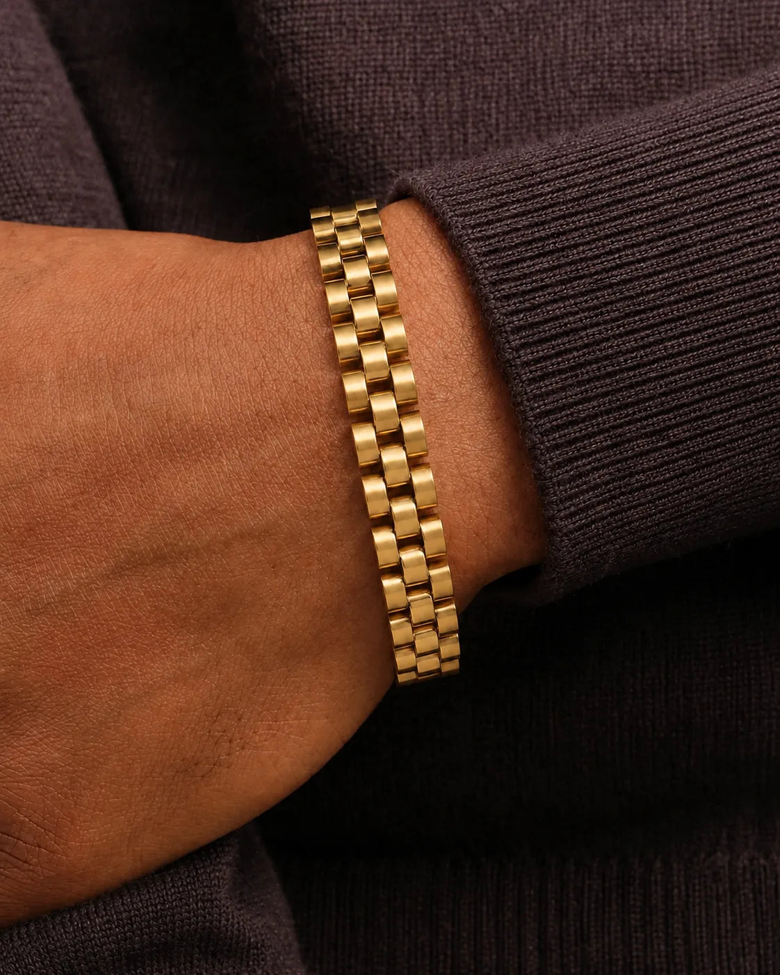 Schakel Link bracelet gold on model image