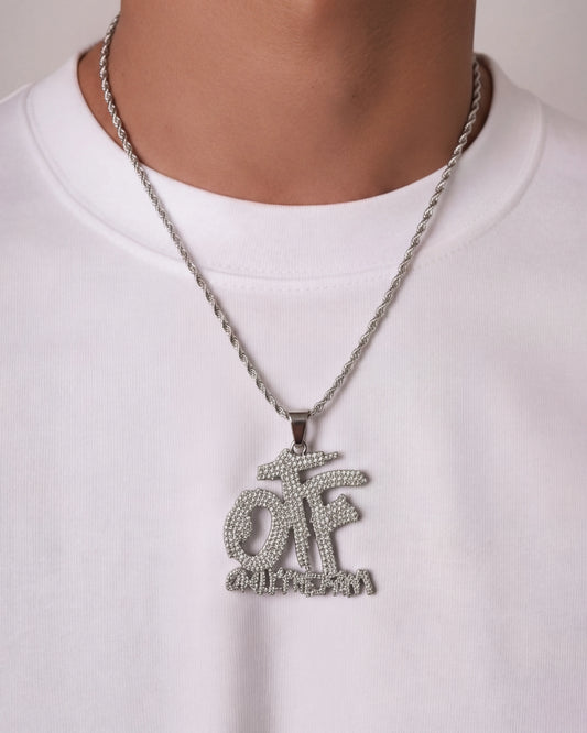 otf chain silver on model image