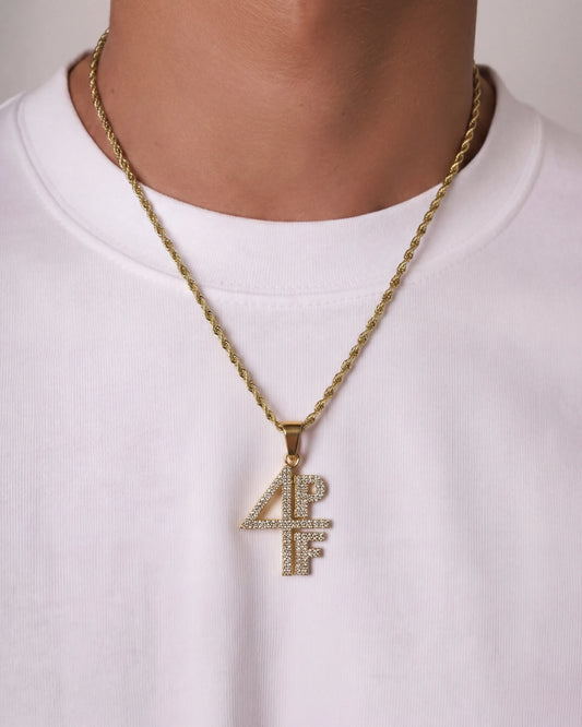 4Pf chain on model close up image