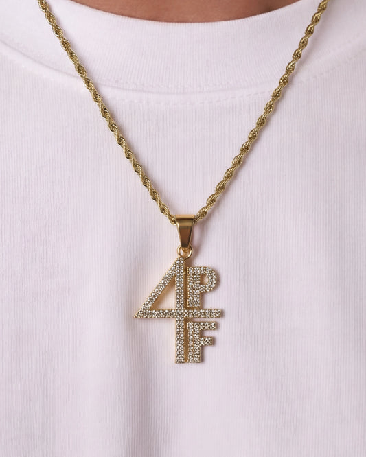 4Pf chain gold on model image
