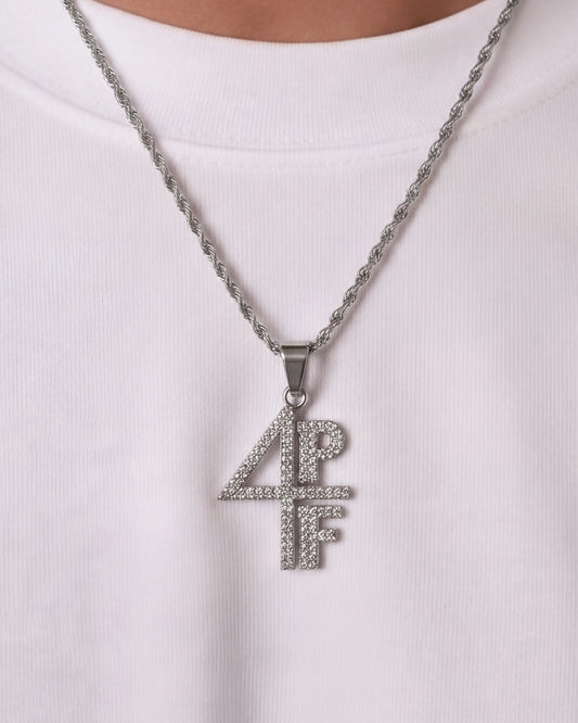 4PF chain silver on model close up image