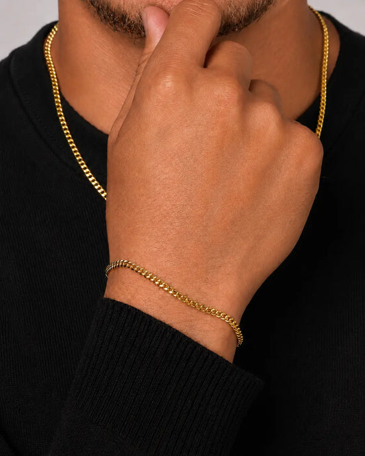 Cuban bracelet gold lifestyle on model image