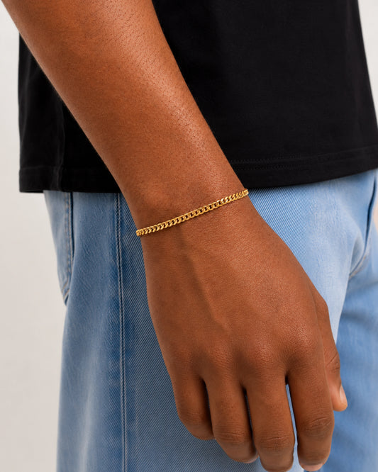 Cuban bracelet gold on model