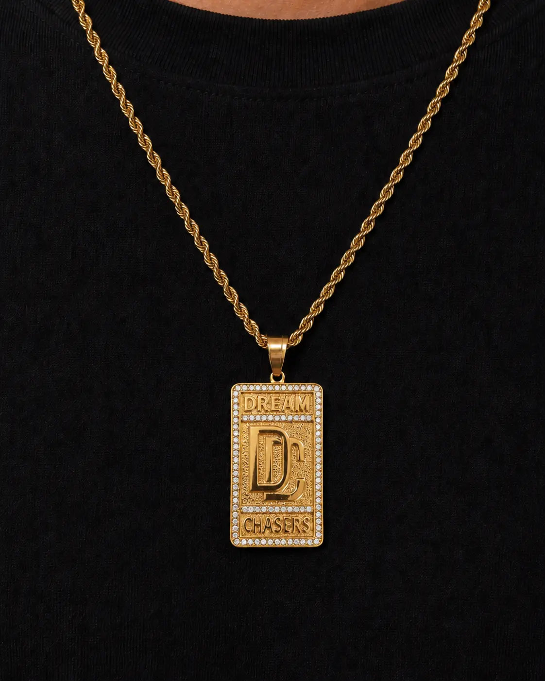 Dream chaser chain gold side close up model 