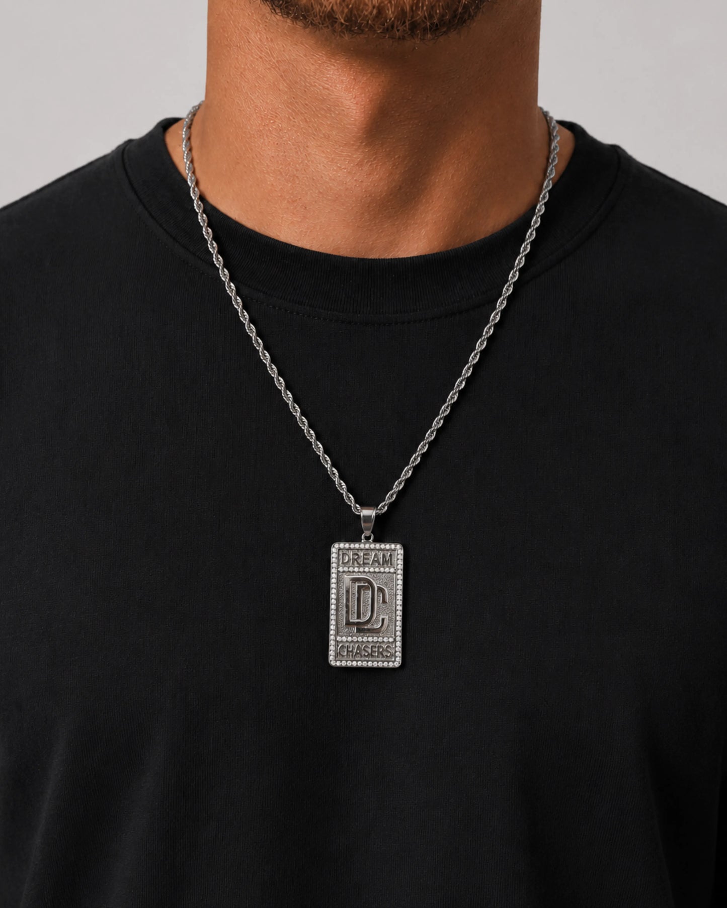 Dream chaser chain silver on model