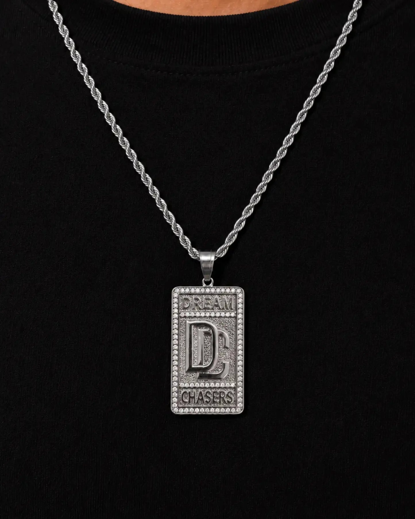 Dream chaser chain silver on model close up