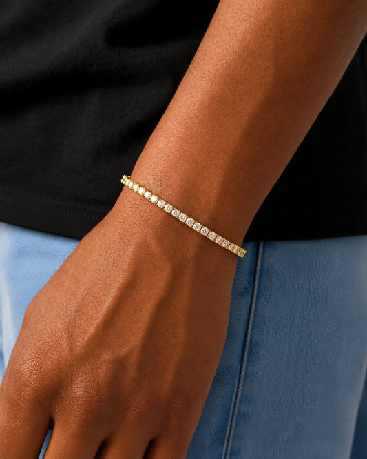 Tennis bracelet gold 3mm on model