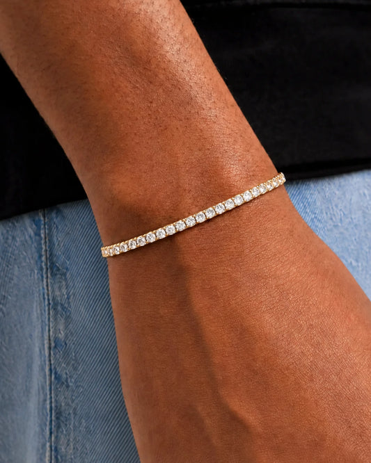 Tennis bracelet gold 3mm on model close up
