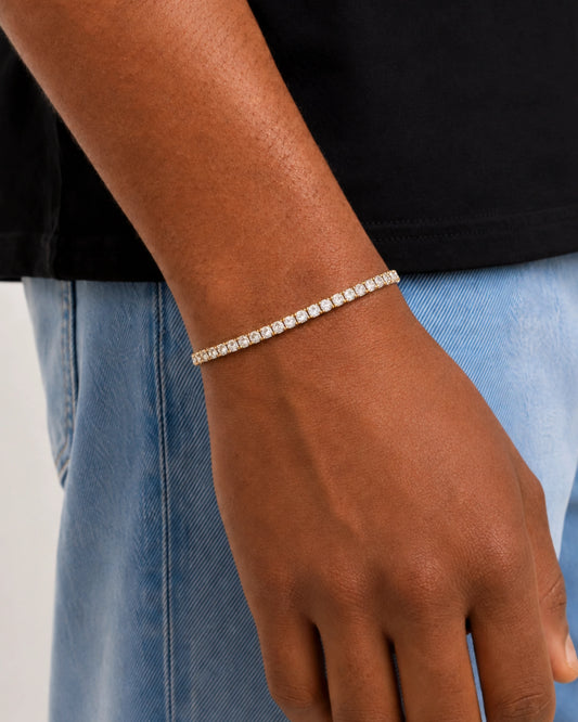Tennis bracelet gold 3mm on model close up